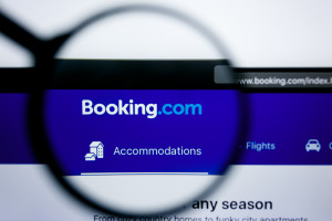 Platforma Booking.com będzie musiała dostosować się do bardziej rygorystycznych unijnych przepisów, fot. Shutterstock/II.studio