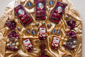 Kultowe czekoladki Mirabell Mozartkugel to austriacki hit eksportowy wytwarzany w duchu oryginalnej receptury słynnego cukiernika Paula Fürsta (fot. Shutterstock)