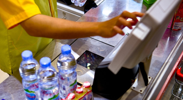 Rewolucja w sklepach. Zmianę na półkach zobaczymy po miesiącach