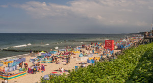 Więcej niż „wczasy pod gruszą”. Sieć sklepów oferuje nowy benefit