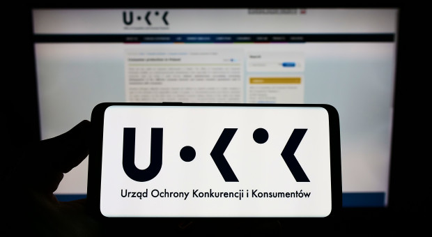 Zatory płatnicze dławią gospodarkę. Kolejne firmy z czerwonymi kartkami