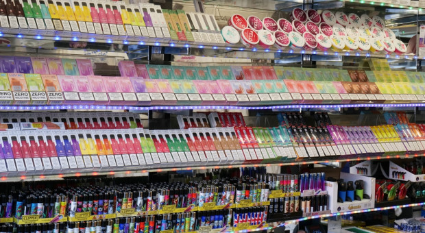 Efekt opłaty akcyzowej widoczny w małych sklepach. "Niemal całkowity spadek sprzedaży"