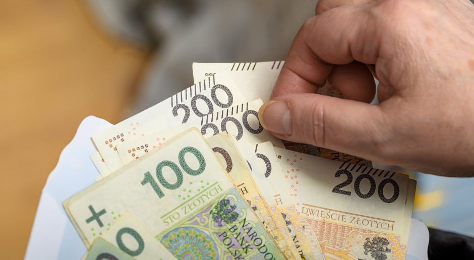 831 zł miesięcznie specjalnego dodatku. Nowe zasady od 2025 roku