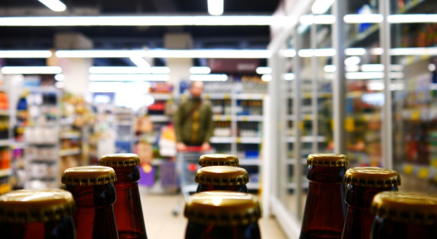 Podnieśli akcyzę na alkohol. W sklepach droższe nawet napoje "zero"