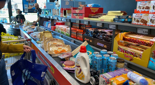 Rekrutacja w sieciach handlowych trudniejsza. Kandydaci nie chcą takiej pracy