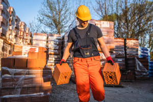Materiały budowlane znów drożeją. Kto planuje remont, powinien się pospieszyć