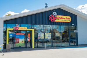Miliardy przychodu, a podatku brak. Biedronka, Lidl, Dino i Żabka płacą setki milionów, inni wykazali zero